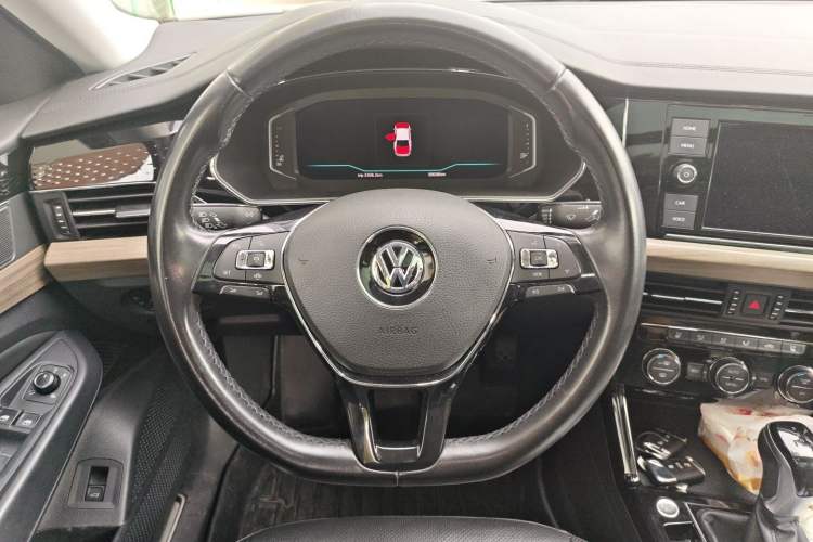 Used Volkswagen Passat 2019 330TSI Luxury Edition China V Standard Steering Wheel