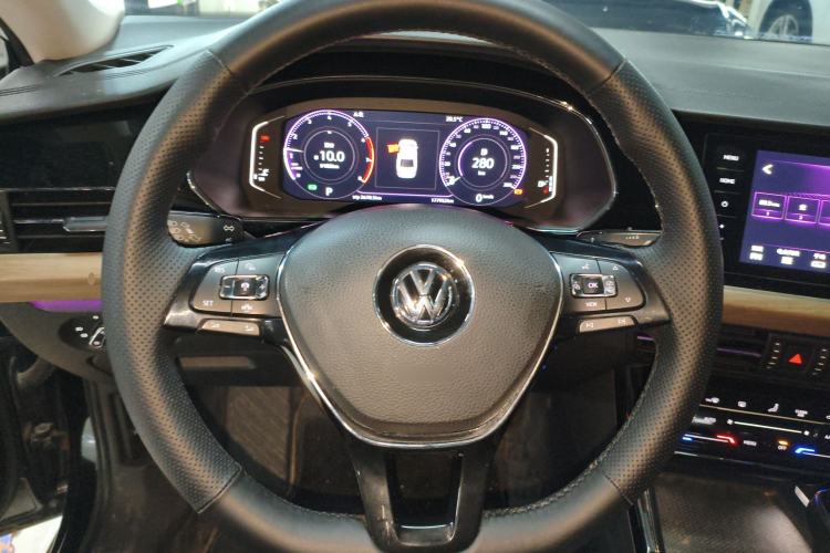 Used Volkswagen Passat 2019 330TSI Luxury Edition China VI Standard Steering Wheel