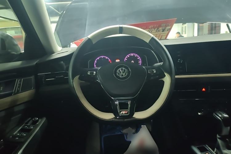 Used Volkswagen Passat 2019 330TSI Luxury Edition China VI Standard Steering Wheel