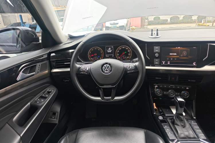 Used Volkswagen Passat 2019 330TSI Elite Edition China VI Steering Wheel