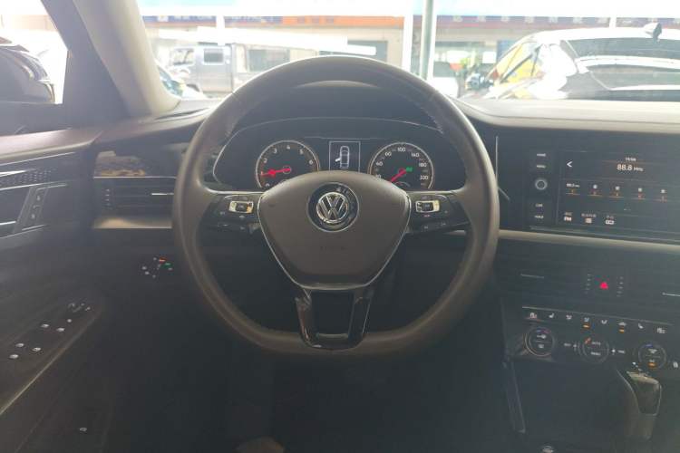 Used Volkswagen Passat 2019 330TSI Elite Edition China VI Steering Wheel