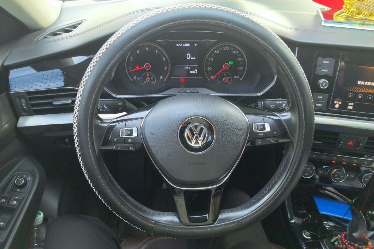 Used Volkswagen Passat 2019 330TSI Elite Edition China VI Steering Wheel