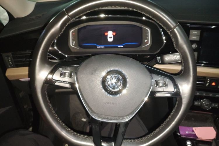 Used Volkswagen Passat 2019 330TSI Luxury Edition China VI Standard Steering Wheel