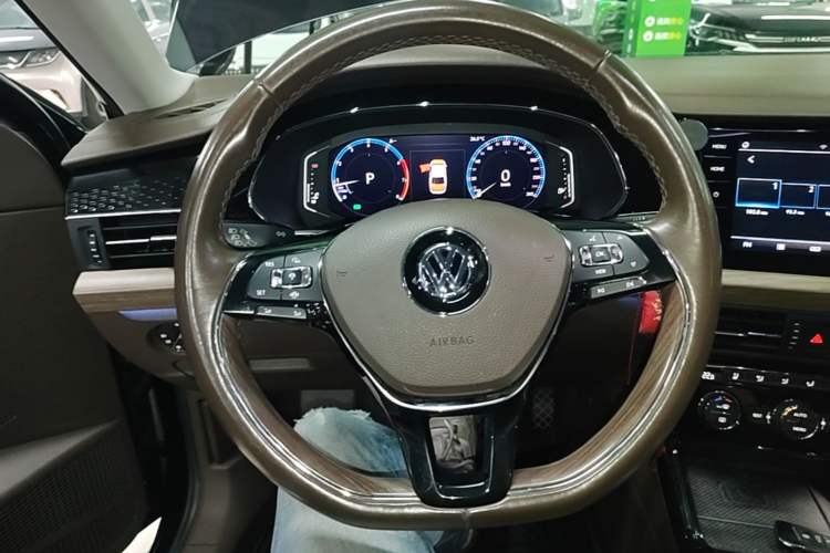 Used Volkswagen Passat 2019 330TSI Prestige Edition China VI Standard Steering Wheel