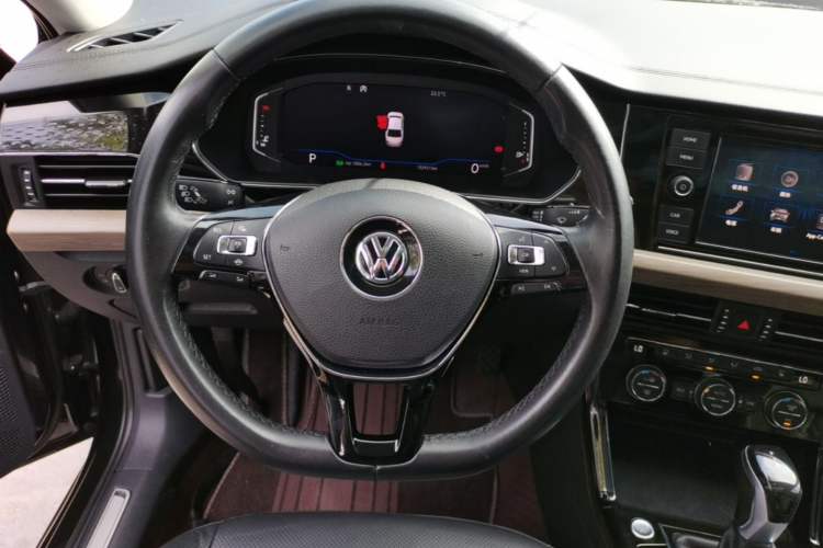 Used Volkswagen Passat 2019 380TSI Luxury Edition China VI Standard Steering Wheel
