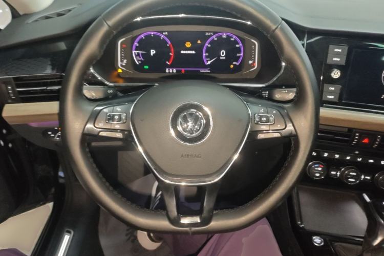 Used Volkswagen Passat 2019 330TSI Luxury Edition China VI Standard Steering Wheel
