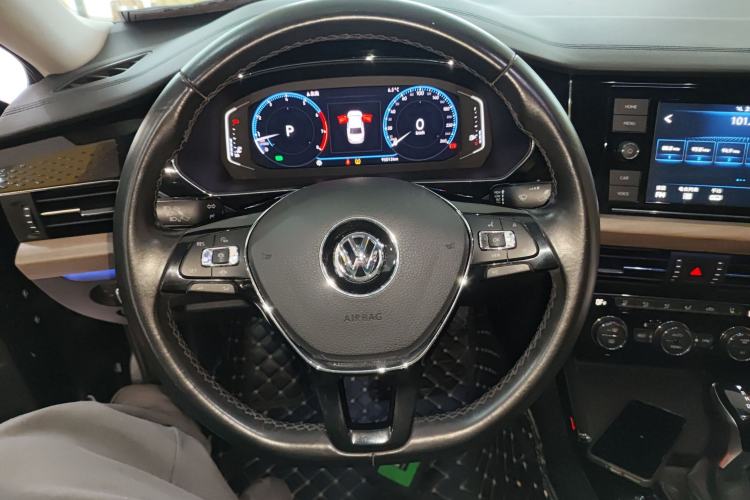 Used Volkswagen Passat 2019 330TSI Luxury Edition China VI Standard Steering Wheel