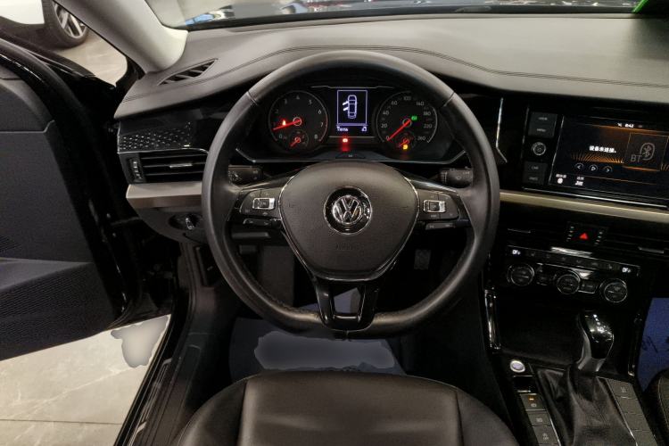 Used Volkswagen Passat 2019 330TSI Elite Edition China VI Steering Wheel