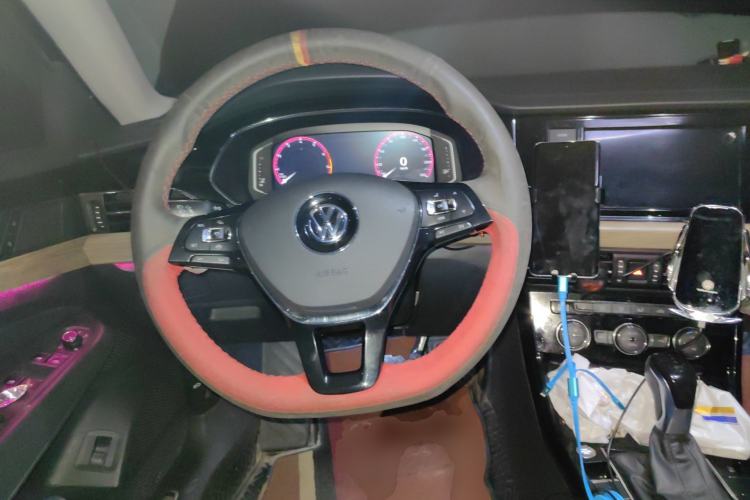 Used Volkswagen Passat 2019 330TSI Luxury Edition China VI Standard Steering Wheel