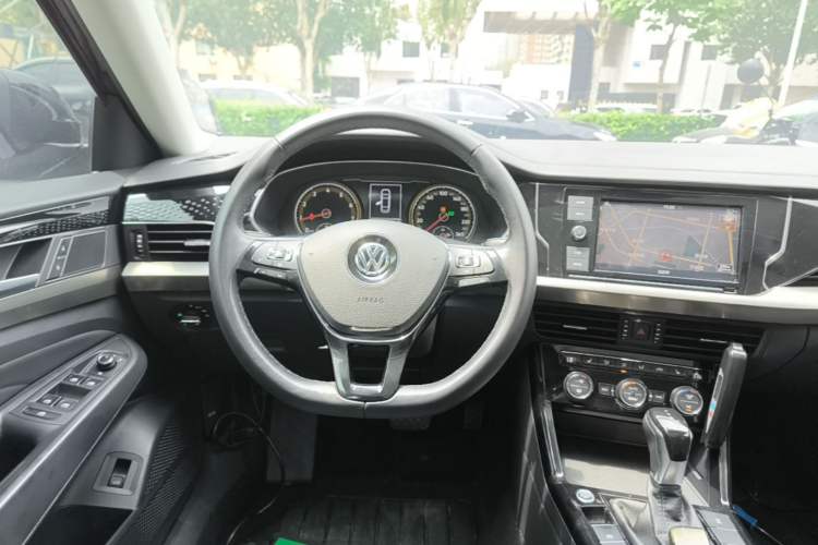 Used Volkswagen Passat 2019 330TSI Elite Edition China VI Steering Wheel