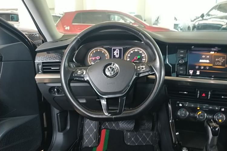 Used Volkswagen Passat 2019 330TSI Elite Edition China VI Steering Wheel