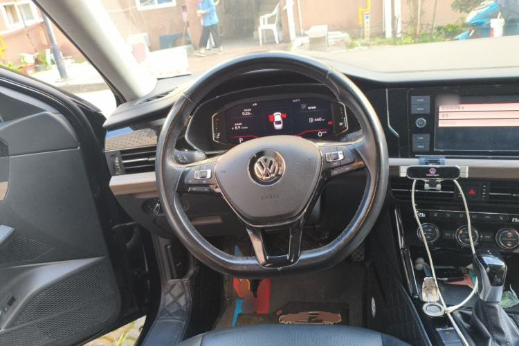 Used Volkswagen Passat 2019 330TSI Luxury Edition China VI Standard Steering Wheel