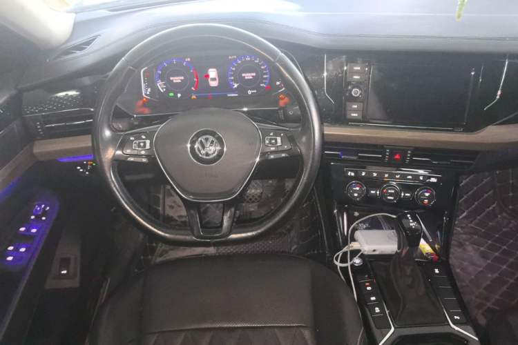 Used Volkswagen Passat 2019 330TSI Luxury Edition China VI Standard Steering Wheel