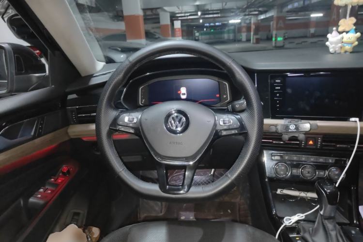 Used Volkswagen Passat 2019 330TSI Luxury Edition China V Standard Steering Wheel