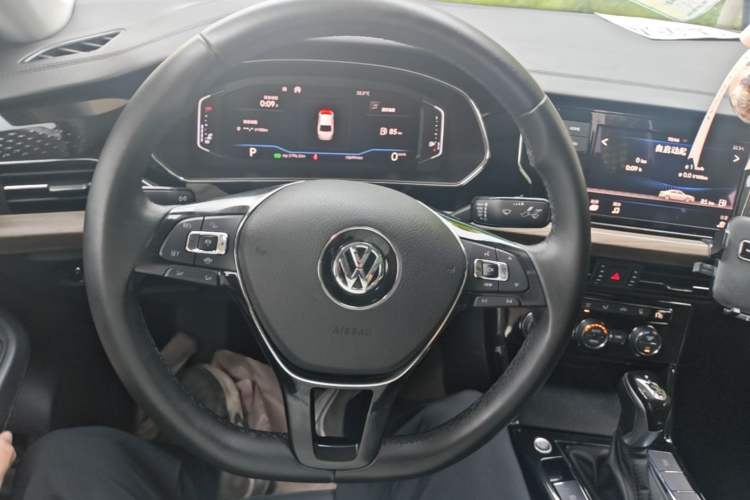 Used Volkswagen Passat 2019 330TSI Luxury Edition China V Standard Steering Wheel