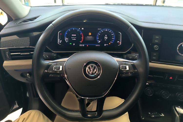 Used Volkswagen Passat 2019 330TSI Luxury Edition China VI Standard Steering Wheel