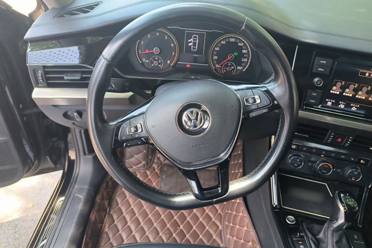 Used Volkswagen Passat 2019 330TSI Elite Edition China VI Steering Wheel