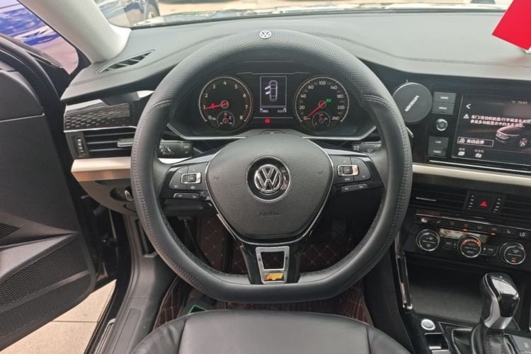 Used Volkswagen Passat 2019 330TSI Elite Edition China VI Steering Wheel