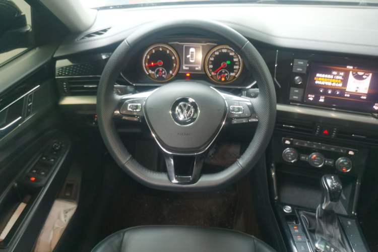 Used Volkswagen Passat 2019 330TSI Elite Edition China VI Steering Wheel
