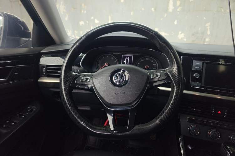 Used Volkswagen Passat 2019 280TSI Business Edition China VI Steering Wheel