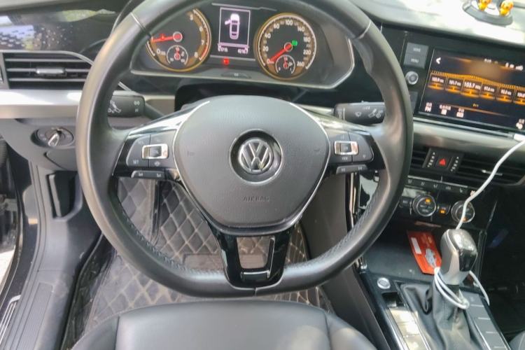Used Volkswagen Passat 2019 330TSI Elite Edition China V Standard Steering Wheel