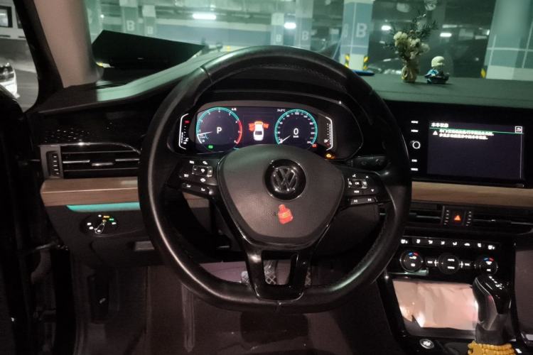 Used Volkswagen Passat 2019 330TSI Luxury Edition China VI Standard Steering Wheel