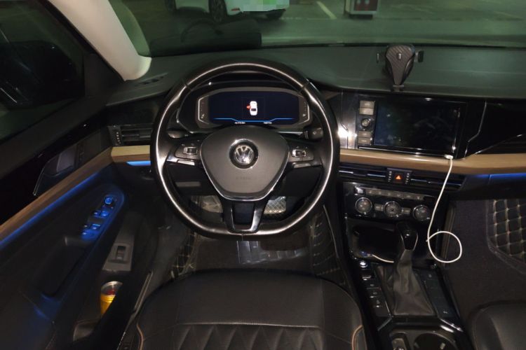 Used Volkswagen Passat 2019 330TSI Luxury Edition China VI Standard Steering Wheel