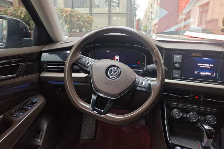 Used Volkswagen Passat 2019 330TSI Luxury Edition China VI Standard Steering Wheel