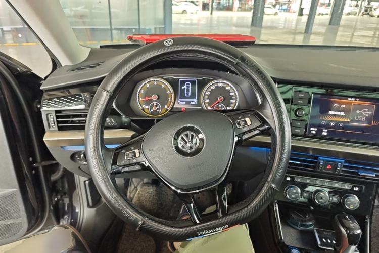 Used Volkswagen Passat 2019 330TSI Elite Edition China VI Steering Wheel
