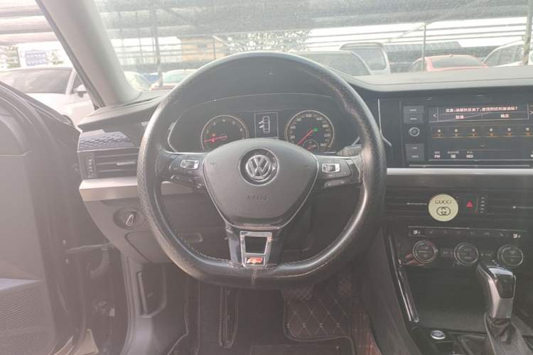 Used Volkswagen Passat 2019 330TSI Elite Edition China VI Steering Wheel
