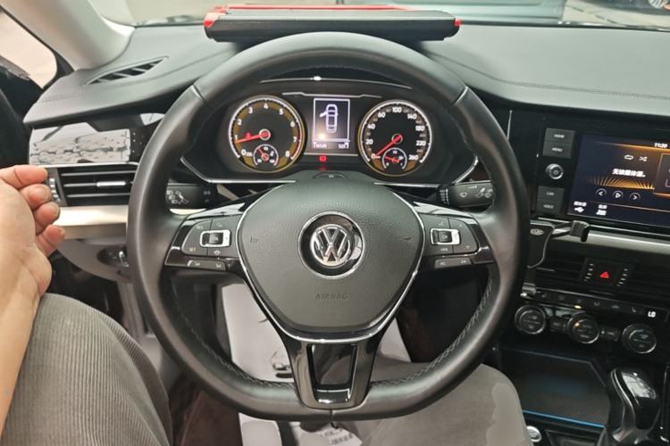 Used Volkswagen Passat 2019 330TSI Elite Edition China VI Steering Wheel