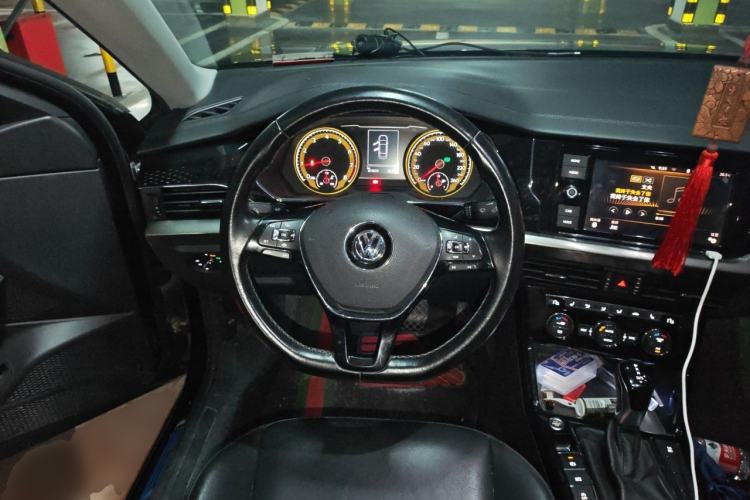 Used Volkswagen Passat 2019 330TSI Elite Edition China VI Steering Wheel