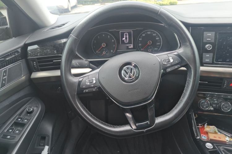 Used Volkswagen Passat 2019 330TSI Elite Edition China VI Steering Wheel