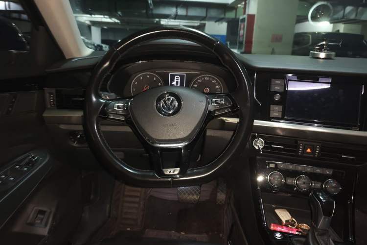 Used Volkswagen Passat 2019 330TSI Elite Edition China VI Steering Wheel