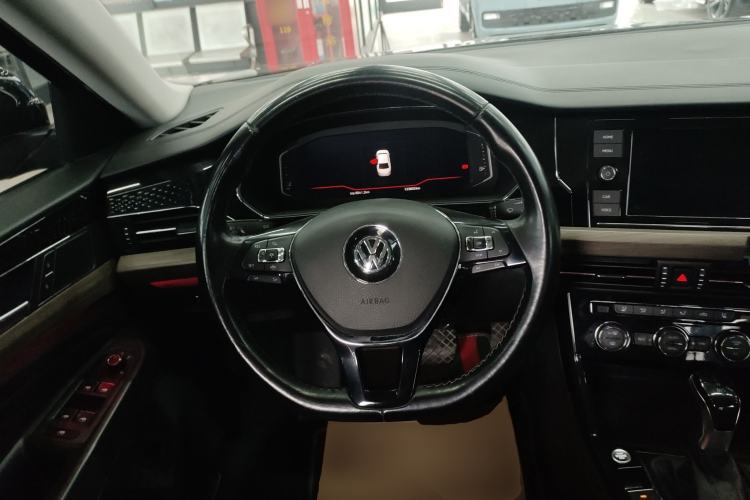 Used Volkswagen Passat 2019 330TSI Luxury Edition China VI Standard Steering Wheel