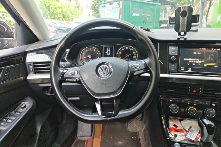 Used Volkswagen Passat 2019 330TSI Elite Edition China VI Steering Wheel