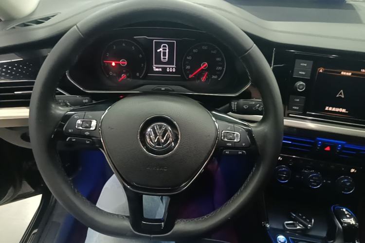 Used Volkswagen Passat 2019 330TSI Elite Edition China VI Steering Wheel