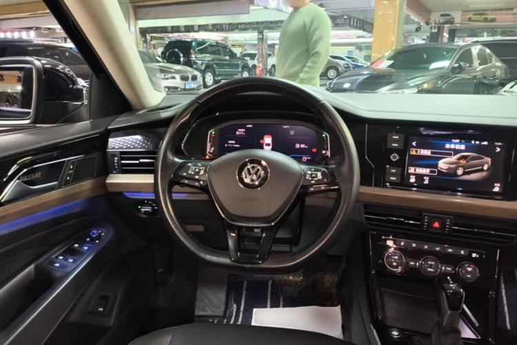 Used Volkswagen Passat 2019 330TSI Luxury Edition China VI Standard Steering Wheel
