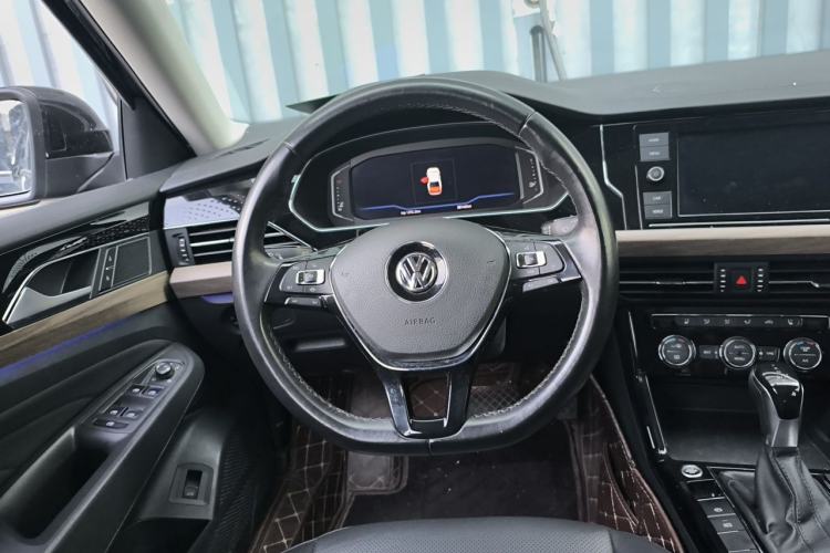 Used Volkswagen Passat 2019 330TSI Luxury Edition China VI Standard Steering Wheel