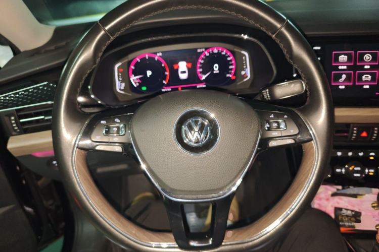 Used Volkswagen Passat 2019 330TSI Prestige Edition China VI Standard Steering Wheel