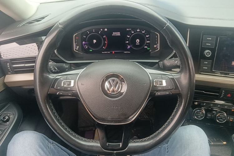 Used Volkswagen Passat 2019 380TSI Luxury Edition China VI Standard Steering Wheel