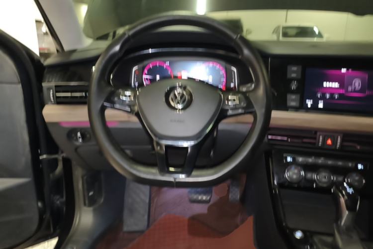 Used Volkswagen Passat 2019 330TSI Luxury Edition China VI Standard Steering Wheel