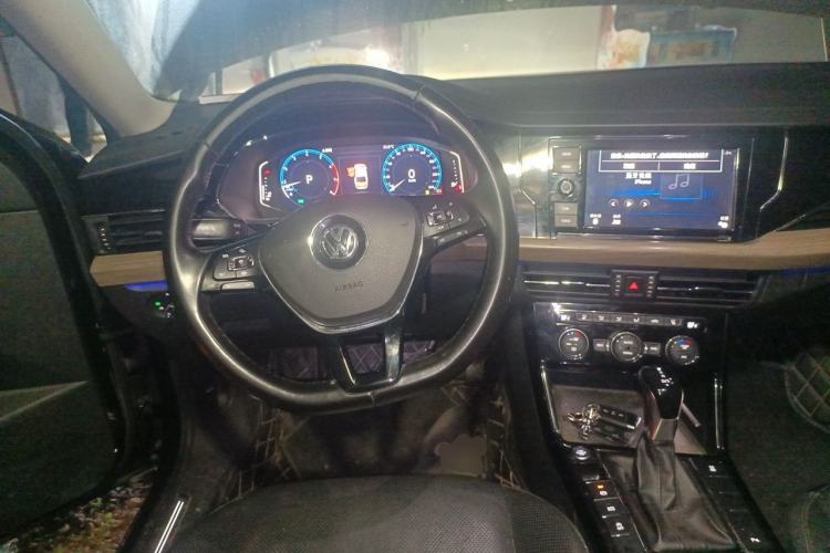 Used Volkswagen Passat 2019 330TSI Luxury Edition China VI Standard Steering Wheel