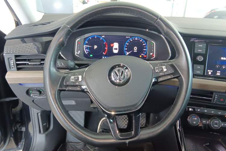 Used Volkswagen Passat 2019 330TSI Luxury Edition China VI Standard Steering Wheel