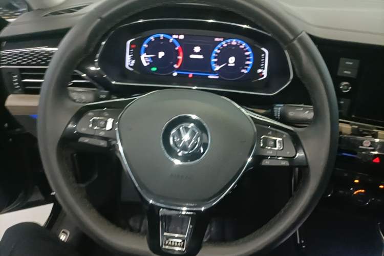 Used Volkswagen Passat 2019 330TSI Luxury Edition China VI Standard Steering Wheel