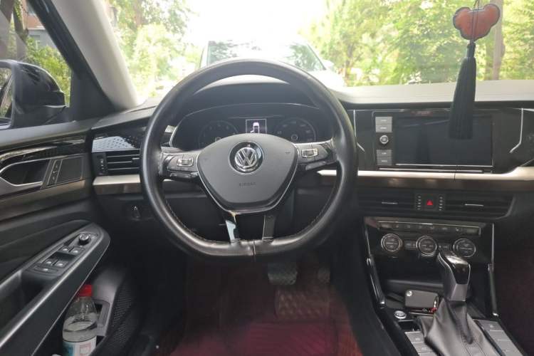 Used Volkswagen Passat 2019 330TSI Elite Edition China V Standard Steering Wheel