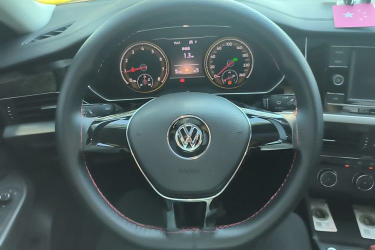 Used Volkswagen Passat 2019 280TSI Business Edition China VI Steering Wheel