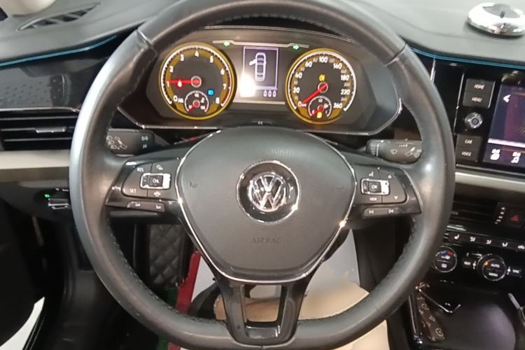 Used Volkswagen Passat 2019 280TSI Elite Edition China VI Standard Steering Wheel