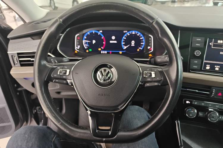 Used Volkswagen Passat 2019 330TSI Luxury Edition China VI Standard Steering Wheel