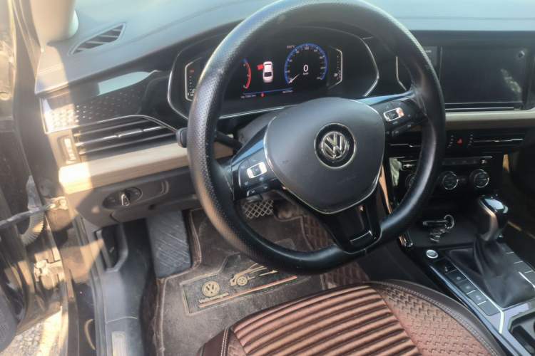 Used Volkswagen Passat 2019 330TSI Luxury Edition China VI Standard Steering Wheel